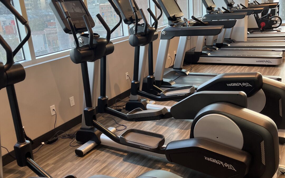 Balance Your Cheers and Sweat: Navigating Alcohol’s Impact on Your Fitness Journey While Traveling