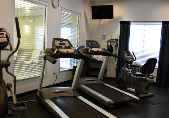 Holiday Inn Express & Suites Youngstown West – Austintown