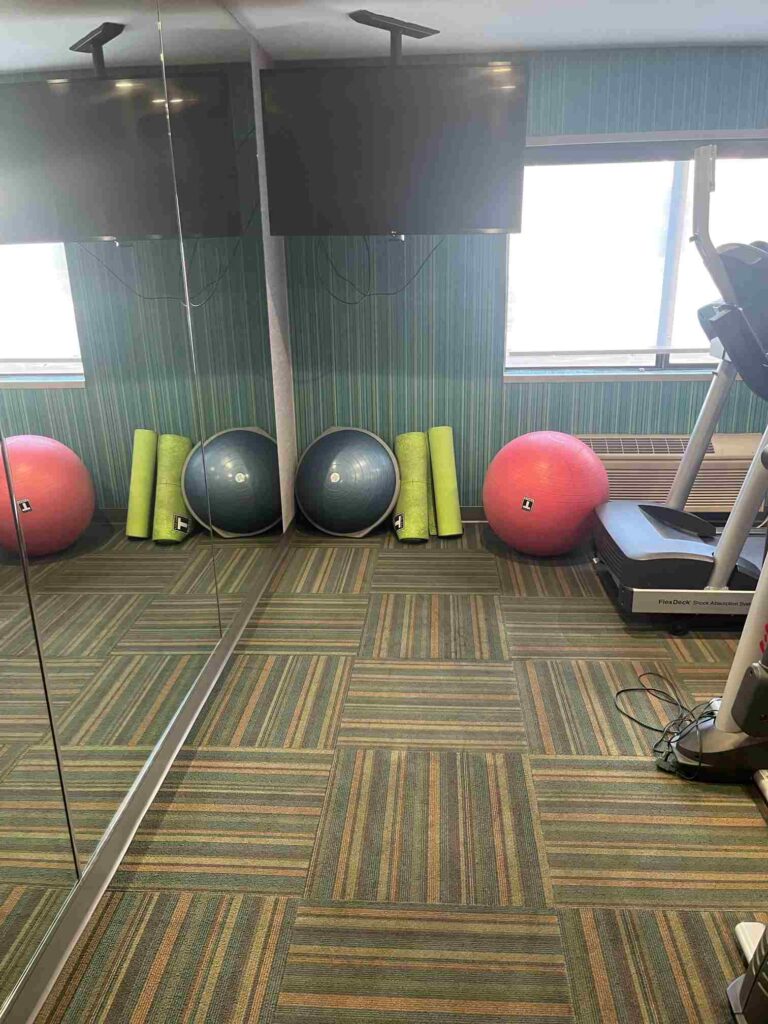 Holiday Inn Express Show Low