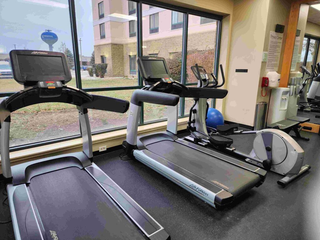 Holiday Inn & Suites Bolingbrook