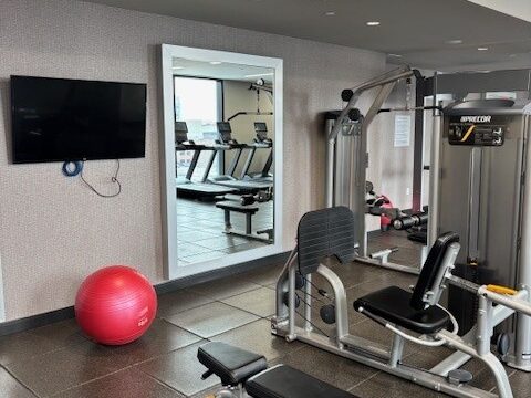 leg-press-lat-pulldown
