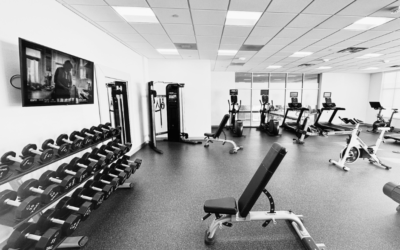 Hotel Gym vs Commercial Gym: When Should You Leave the Property?