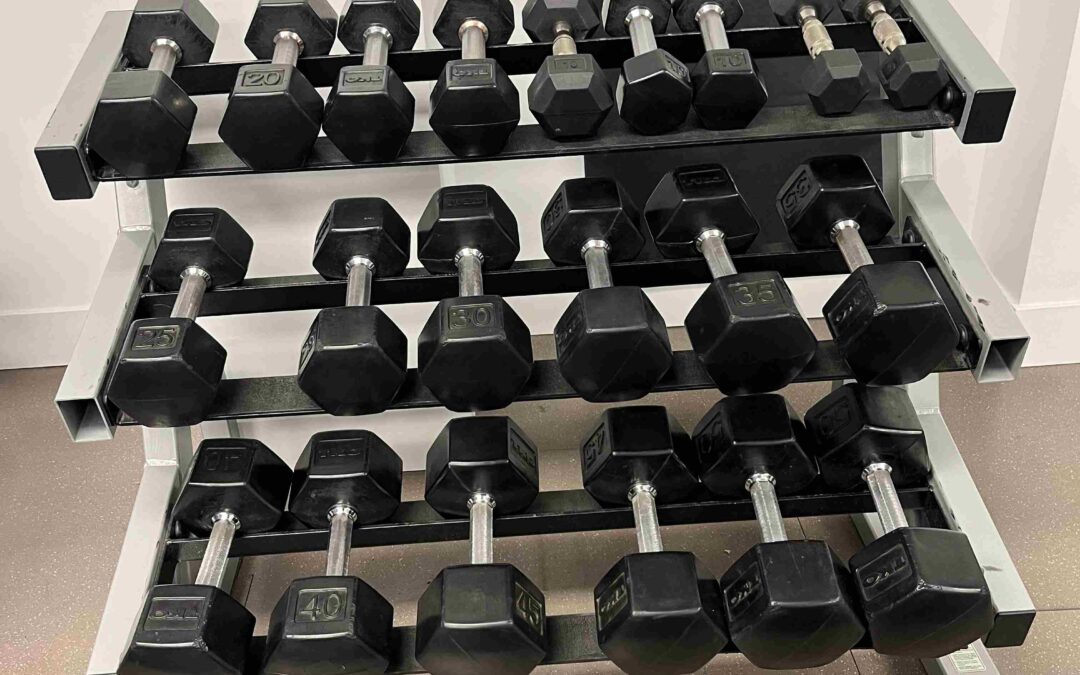 How to Train in a Level 3–4 Hotel Gym (Without Losing Progress)
